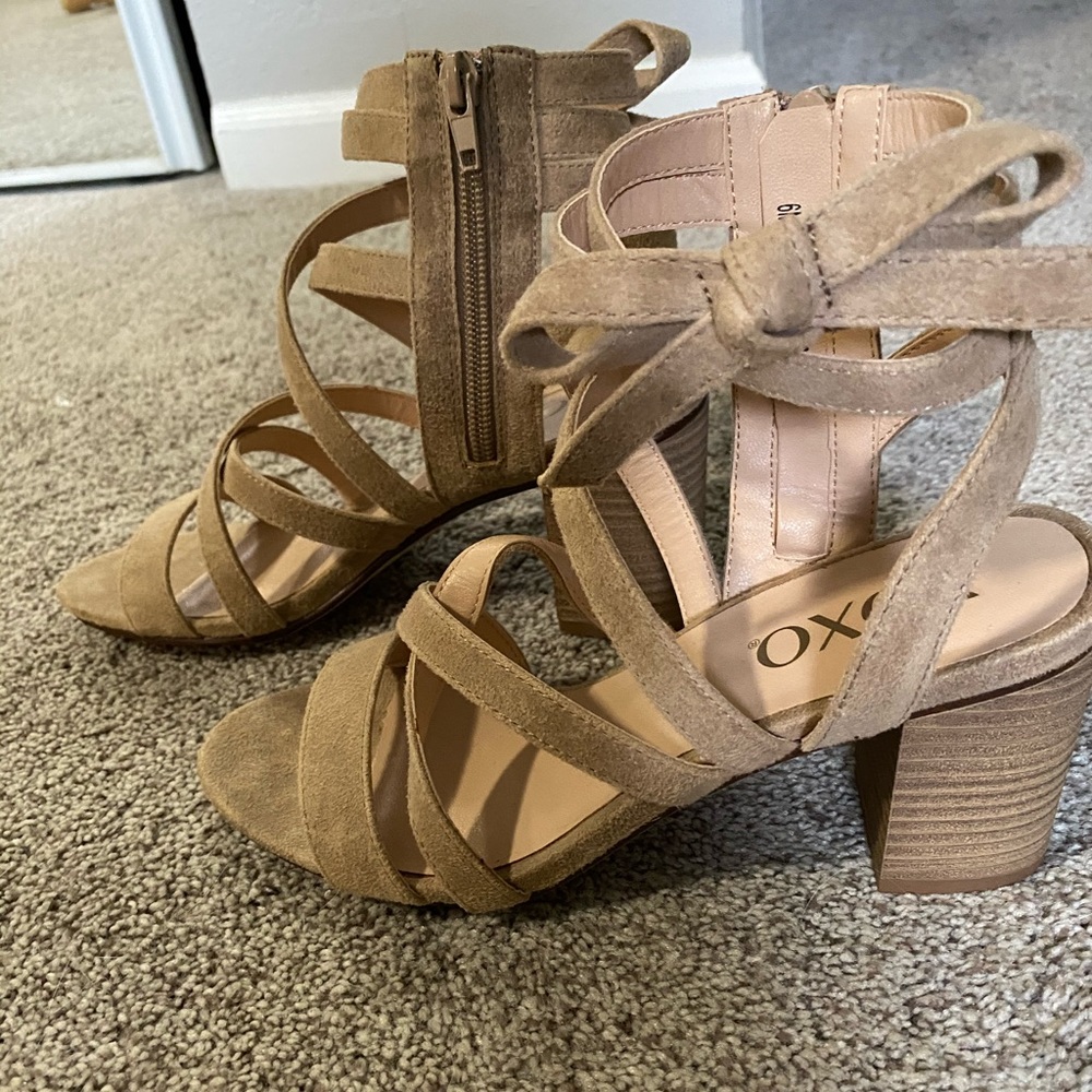 Nude XOXO sandal with block heel